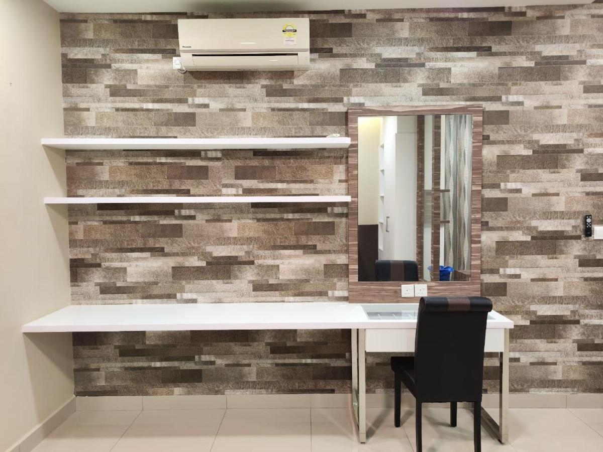 Twin Galaxy King Bed 2pax With Netflix View Apartment Johor Bahru